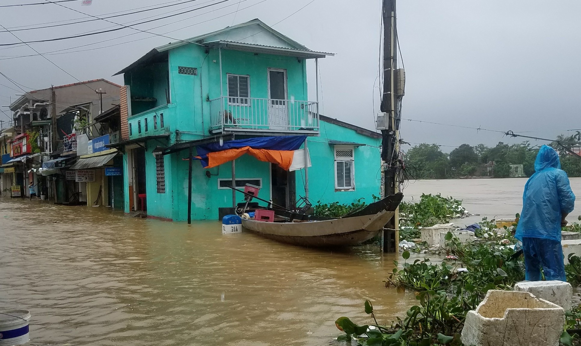 Đảm bảo an toàn tính mạng, tài sản người dân trong mưa lũ