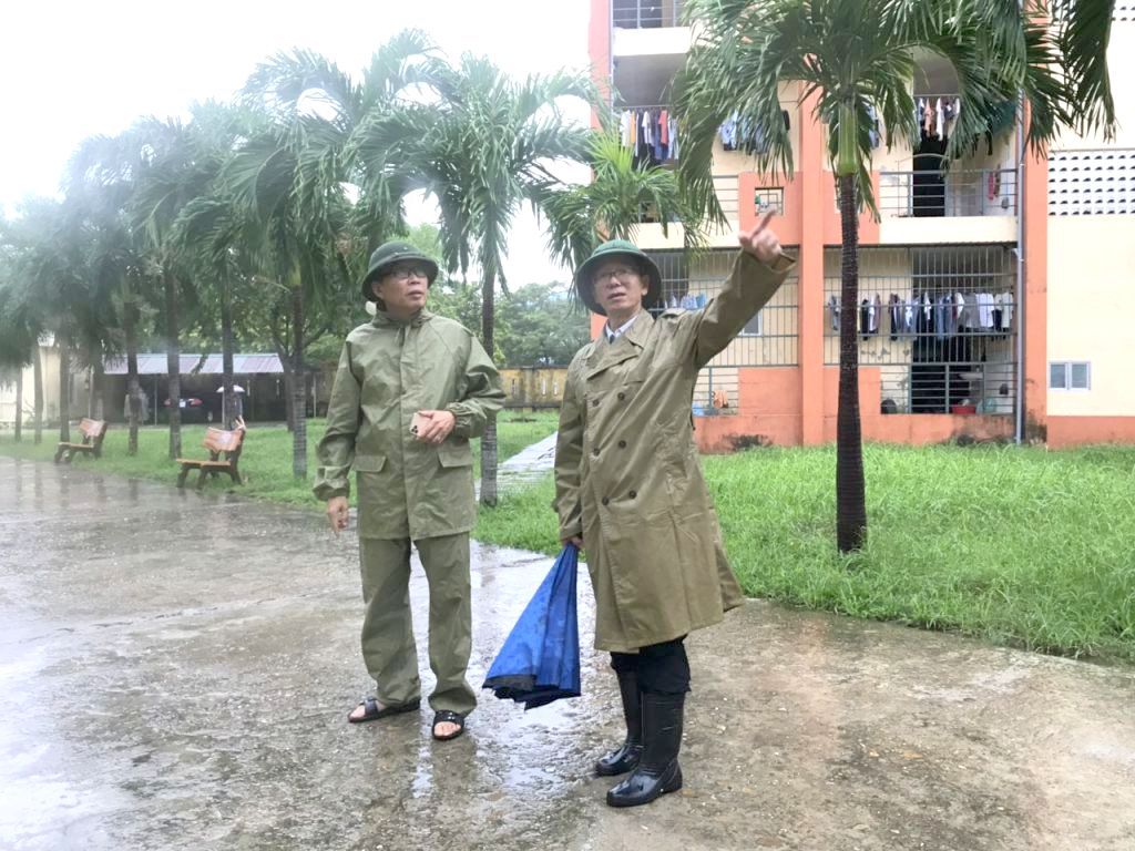 Các trường đại học tiếp tục cho sinh viên nghỉ học do mưa lũ