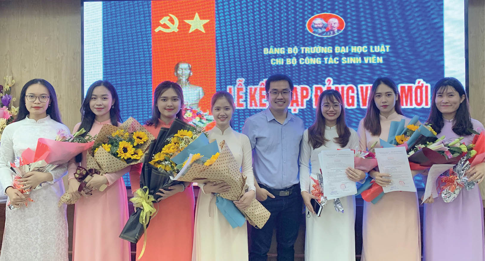 Tạo nguồn, phát triển đảng trong sinh viên