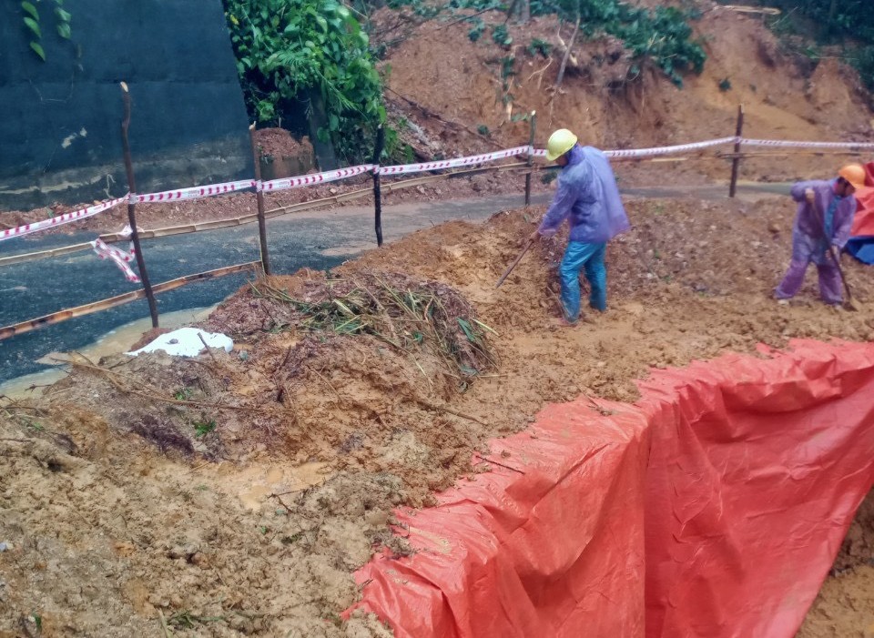 Không để đứt đường tại Quốc lộ 49 A Lưới - Huế