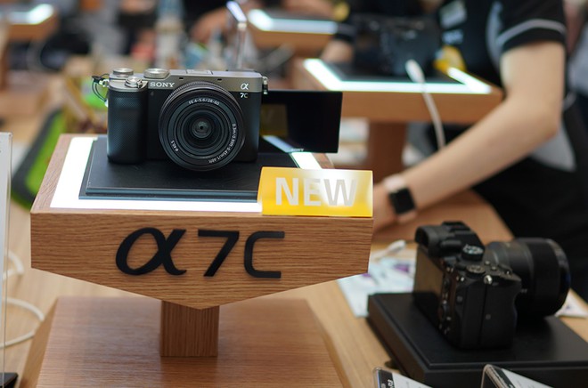 Sony trình làng máy ảnh siêu nhỏ gọn Alpha 7C