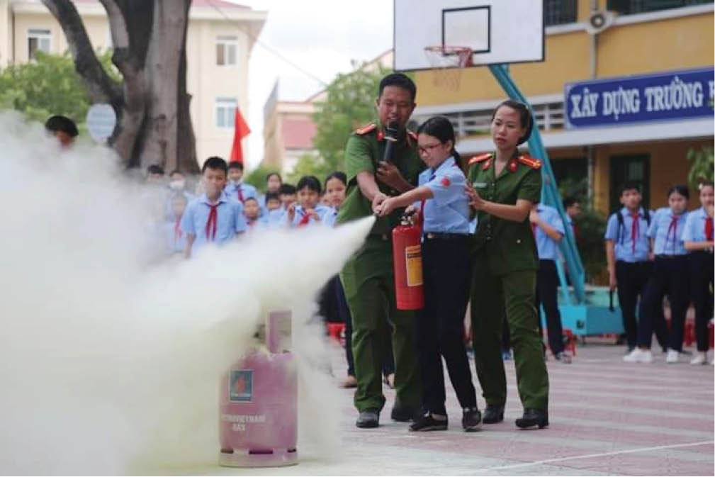 Sát cánh cùng đồng đội