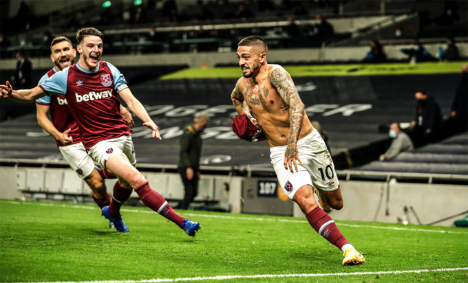 Spurs cầm vàng lại để vàng rơi