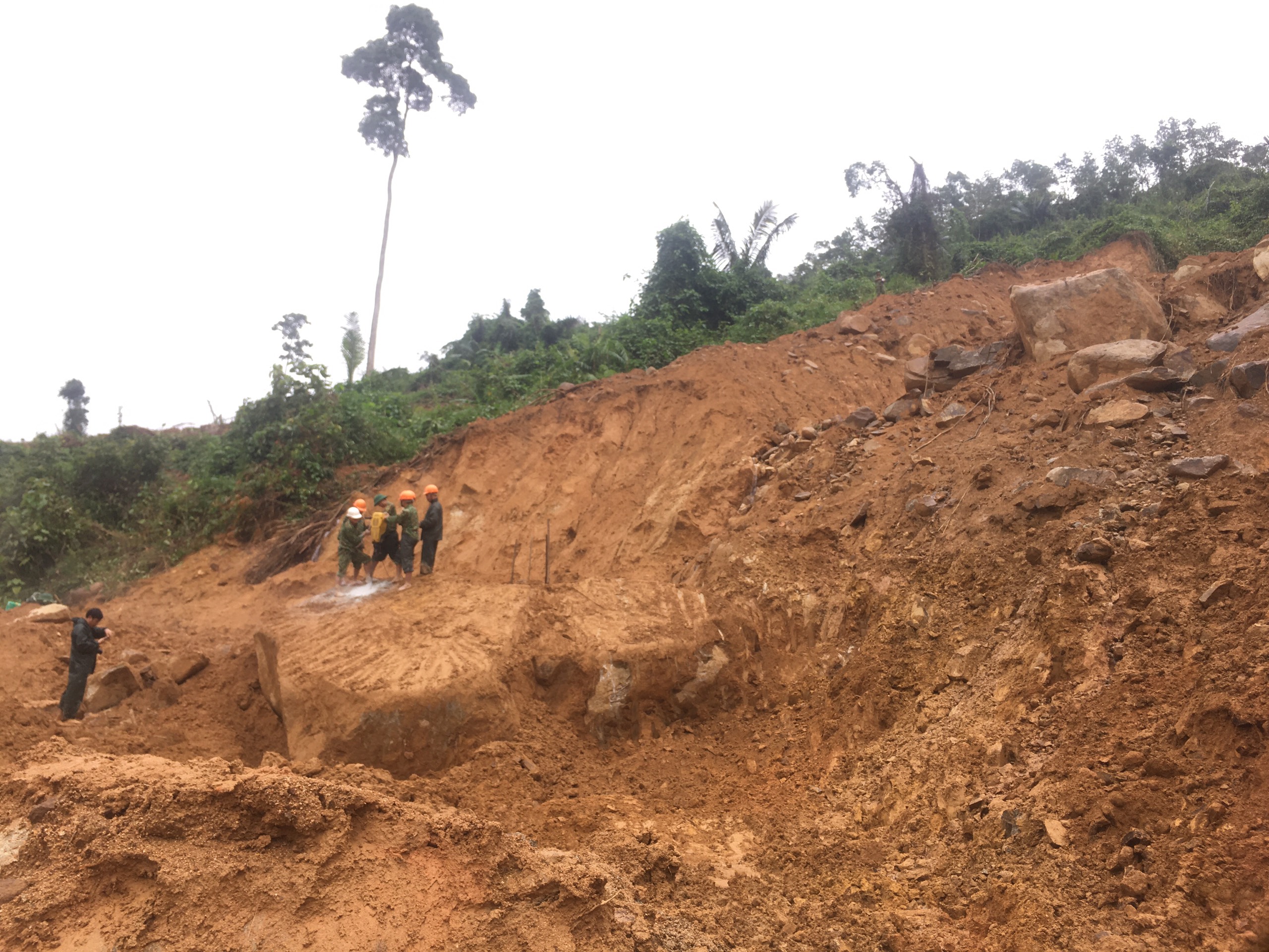 Lên phương án nổ mìn phá đá thông tuyến đường 71