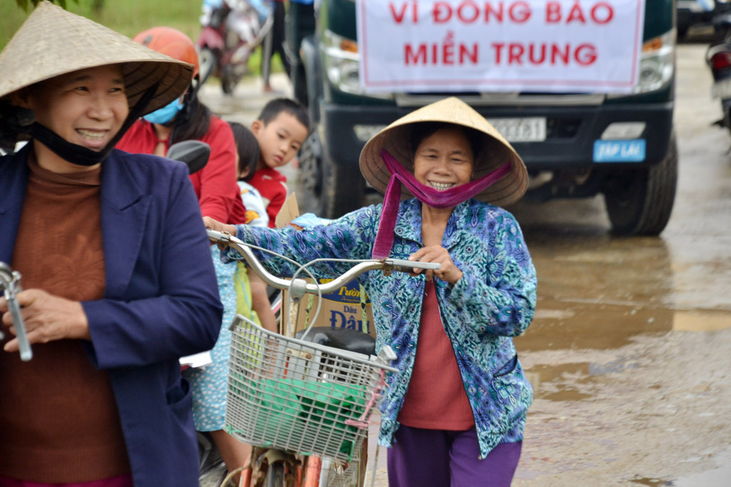 1 000 suất quà hỗ trợ người dân bị ảnh hưởng bởi bão lũ