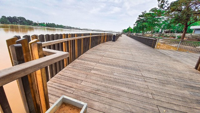 Các kết cấu thép và ván sàn cầu gỗ lim không hư hỏng sau lũ