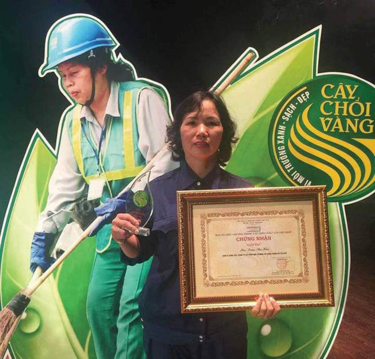Cảm phục “Cây chổi bạc” toàn quốc
