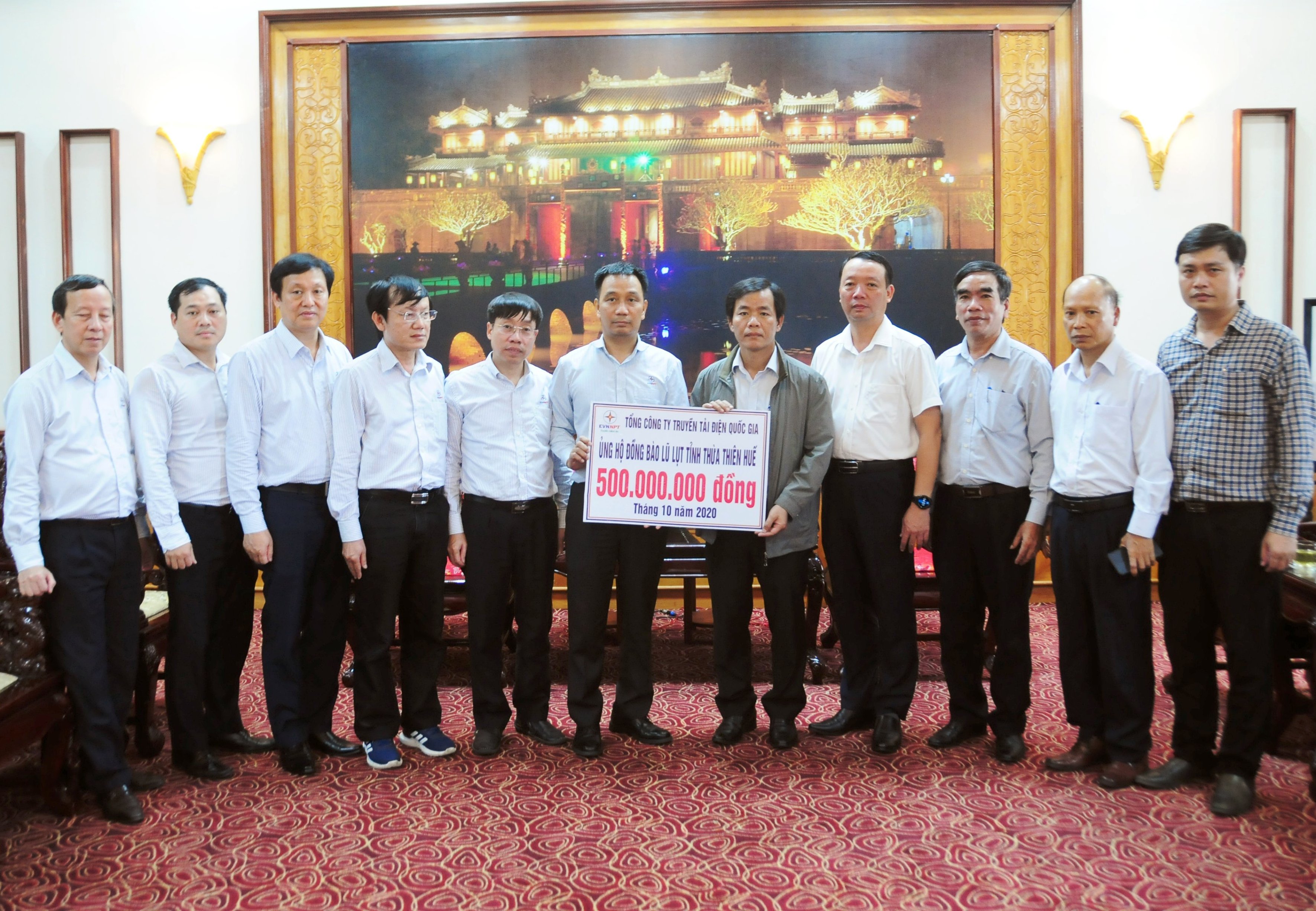 Tổng Công ty Truyền tải điện Quốc gia hỗ trợ 500 triệu đồng khắc phục hậu quả lũ lụt