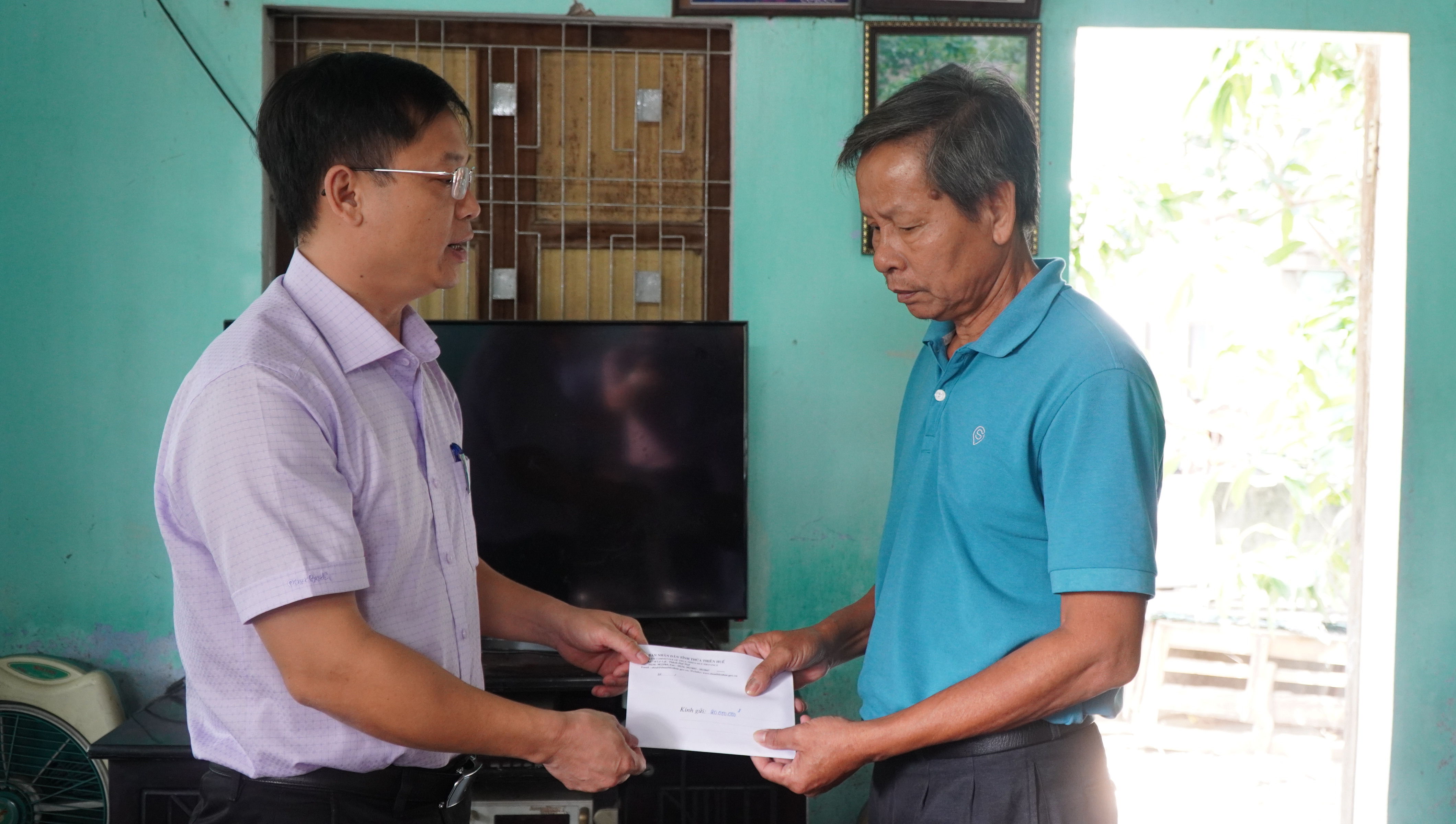 Phó Chủ tịch UBND tỉnh - Nguyễn Thanh Bình thăm hỏi các gia đình nạn nhân mất tích tại Thủy điện Rào Trăng 3