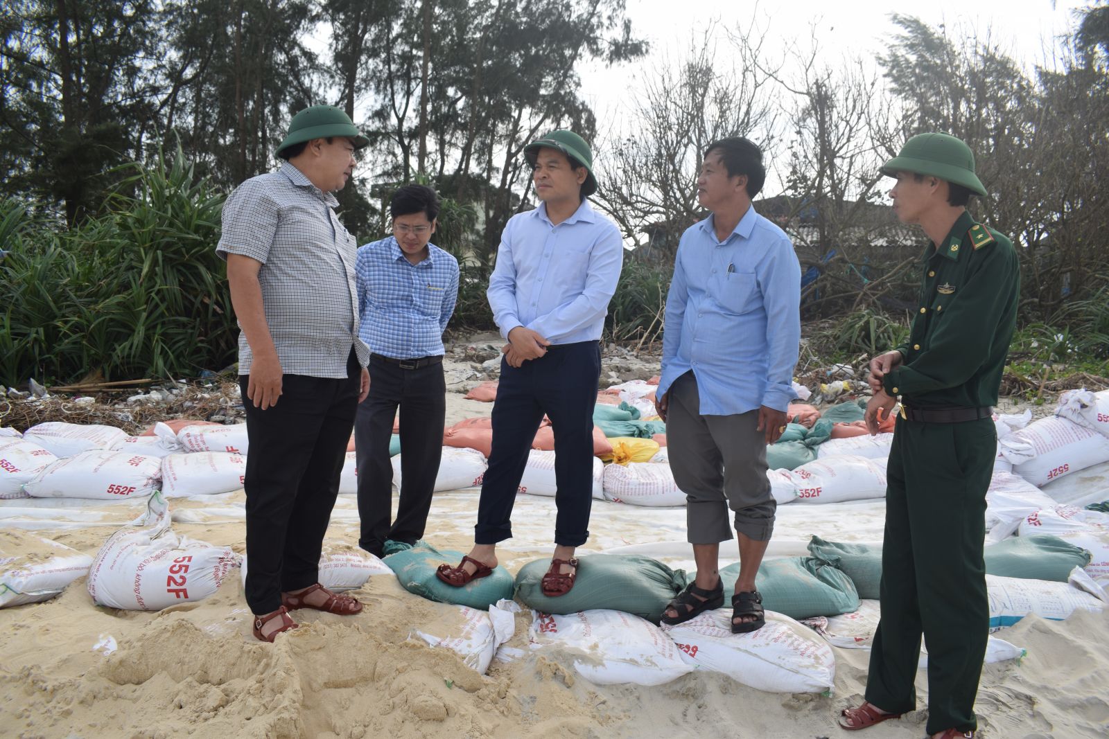 Phong Điền chống sạt lở bờ sông Bồ, di dân vùng xung yếu