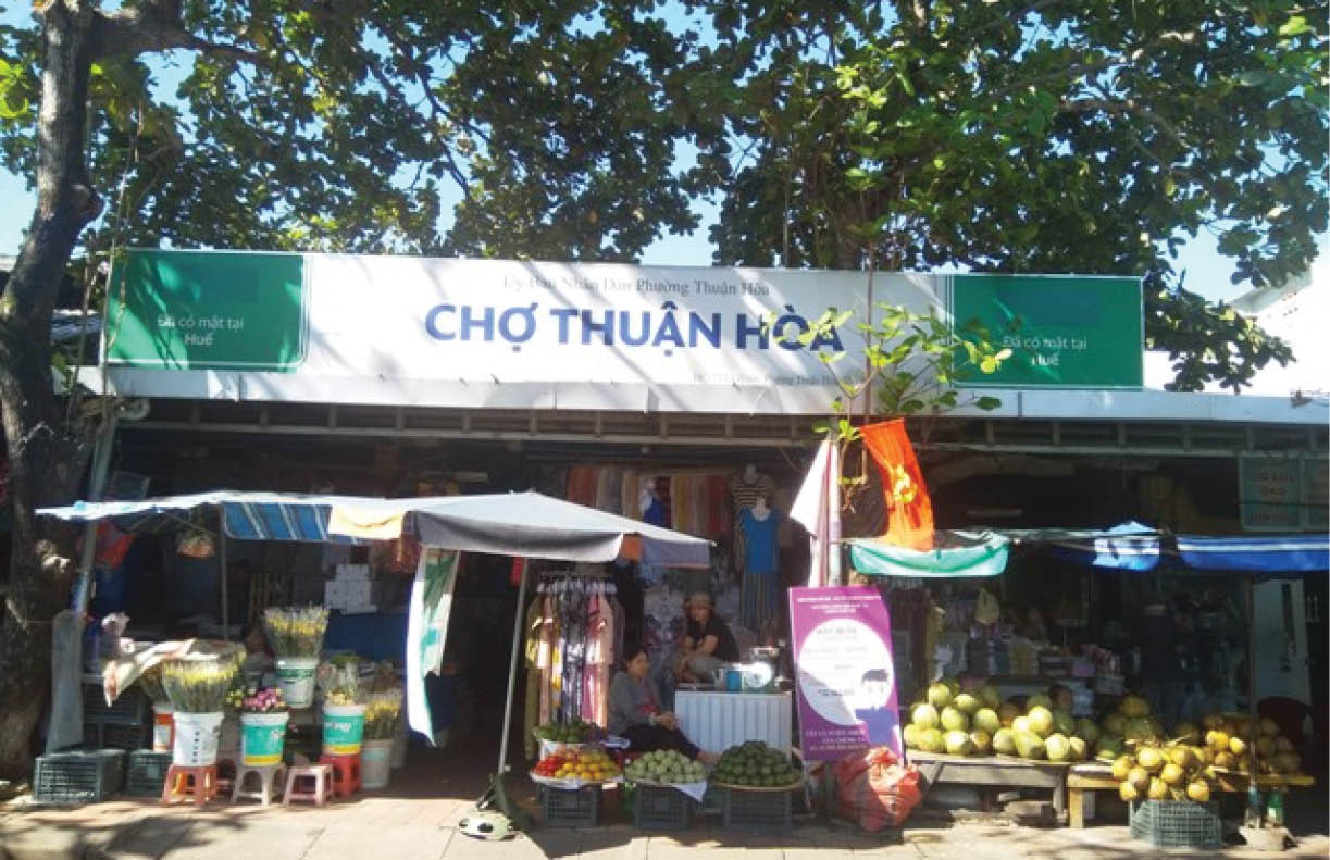 Going to Cau Dat market