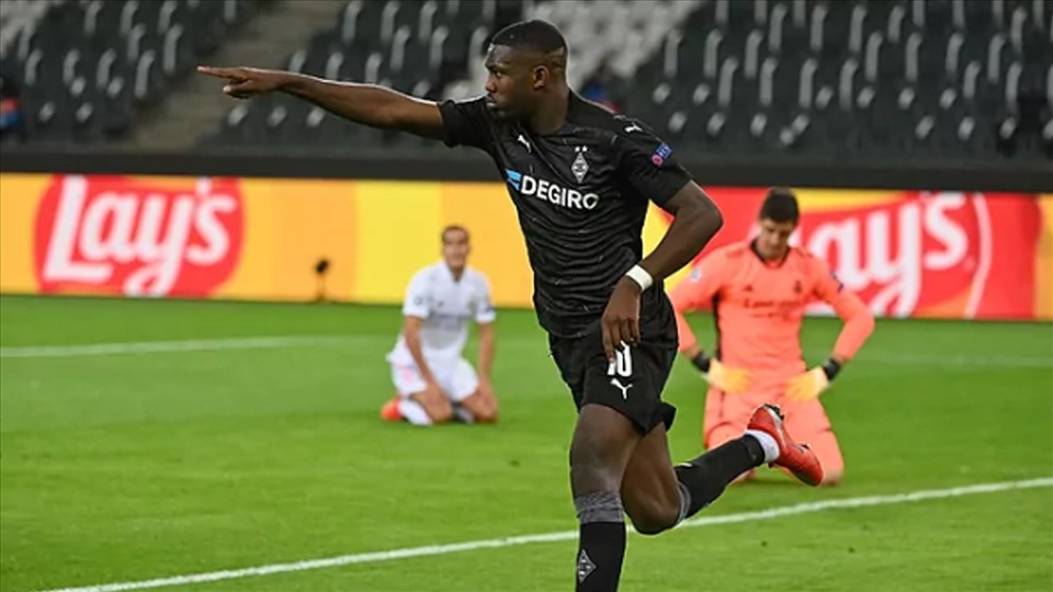 Hòa hú vía M’Gladbach, Real lại rơi xuống mặt đất