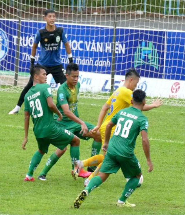 Vượt lũ để chạm đích