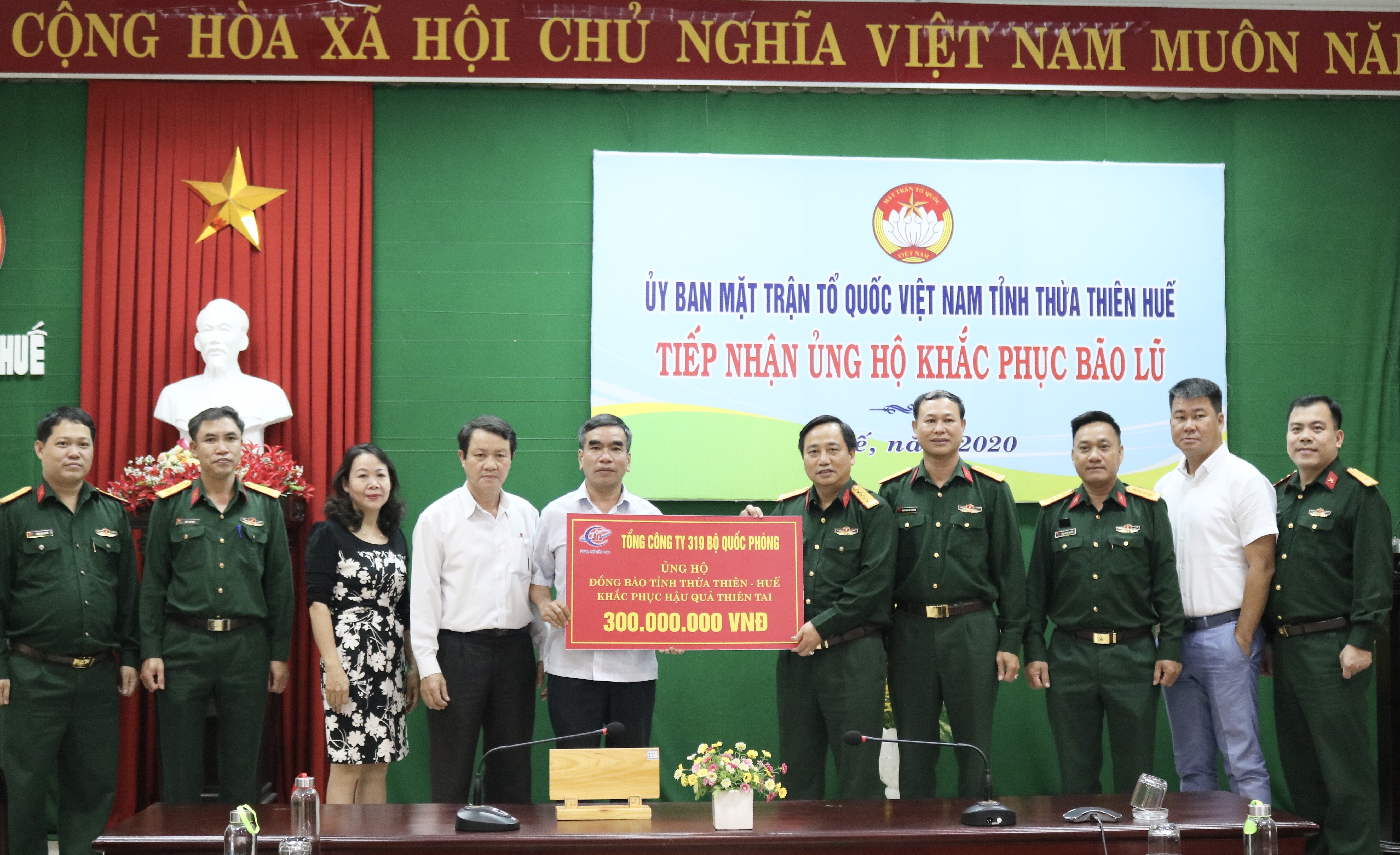 Tổng Công ty 319 Bộ Quốc phòng hỗ trợ 300 triệu đồng khắc phục hậu quả bão lụt