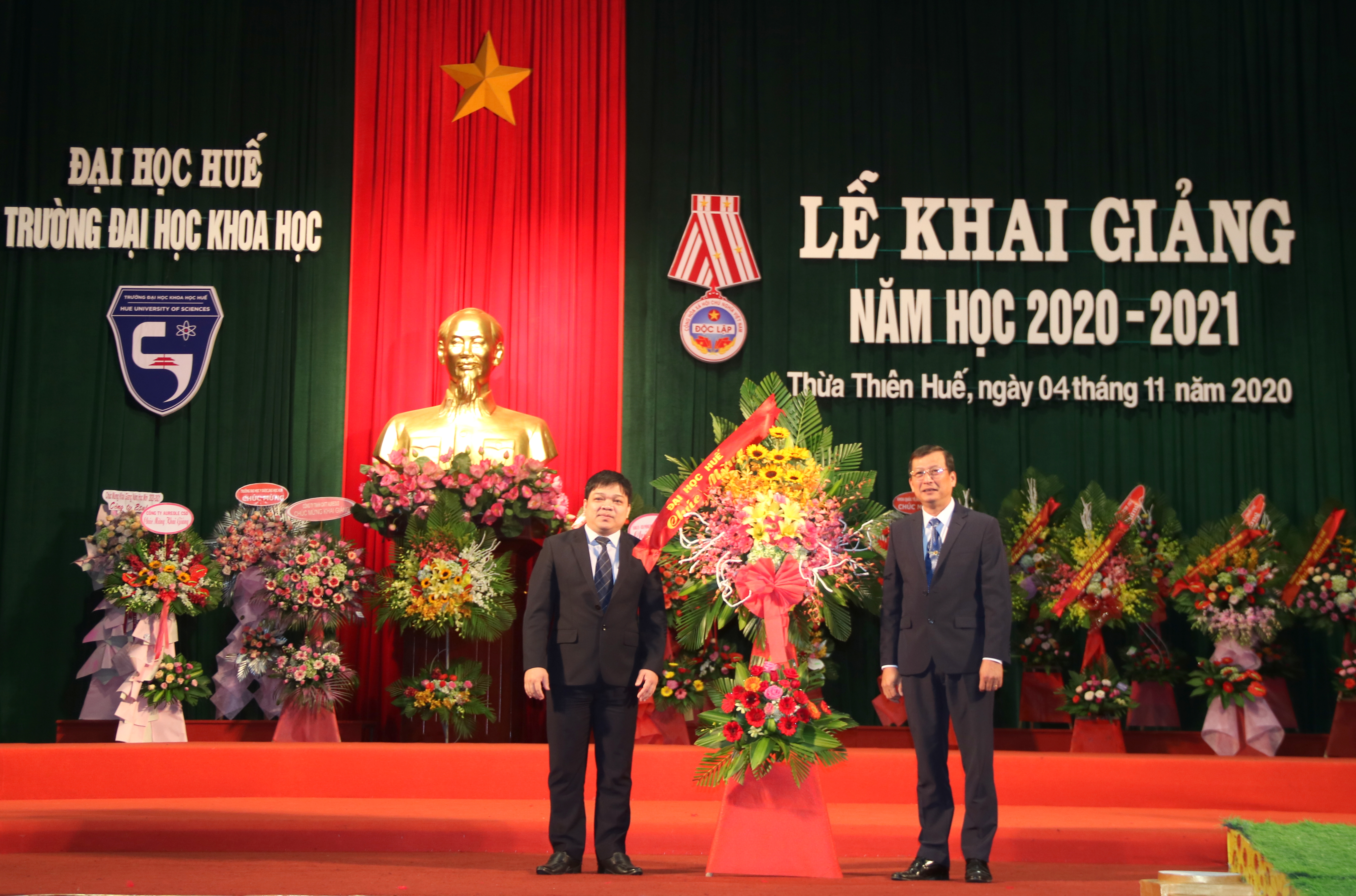 Hơn 760 tân sinh viên Trường ĐH Khoa học bước vào năm học mới