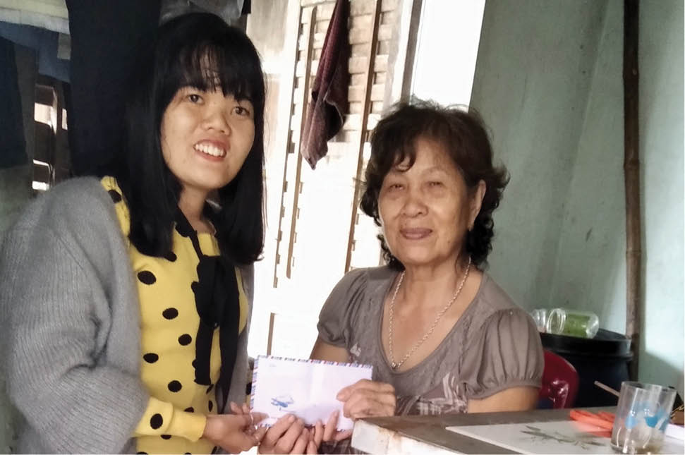 Cô bé “hạt tiêu” và tấm lòng với người khuyết tật