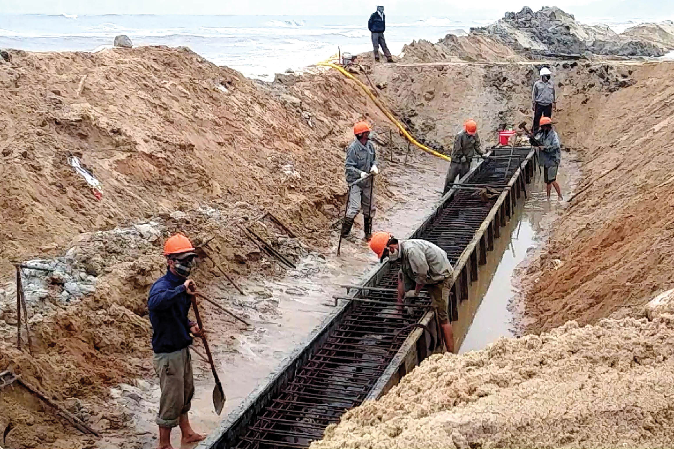 Sóng gầm vang, làng thấp thỏm