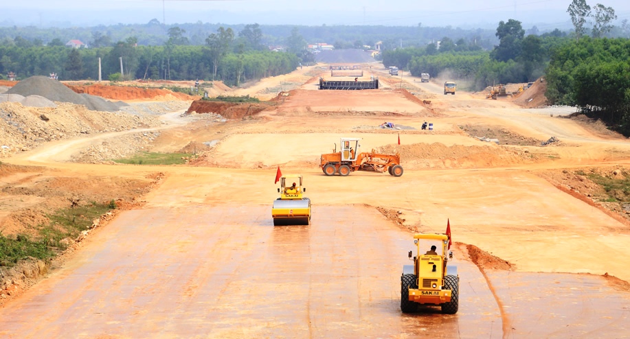 Đẩy nhanh tiến độ di dời công trình hạ tầng kỹ thuật phục vụ Dự án cao tốc Cam Lộ - La Sơn