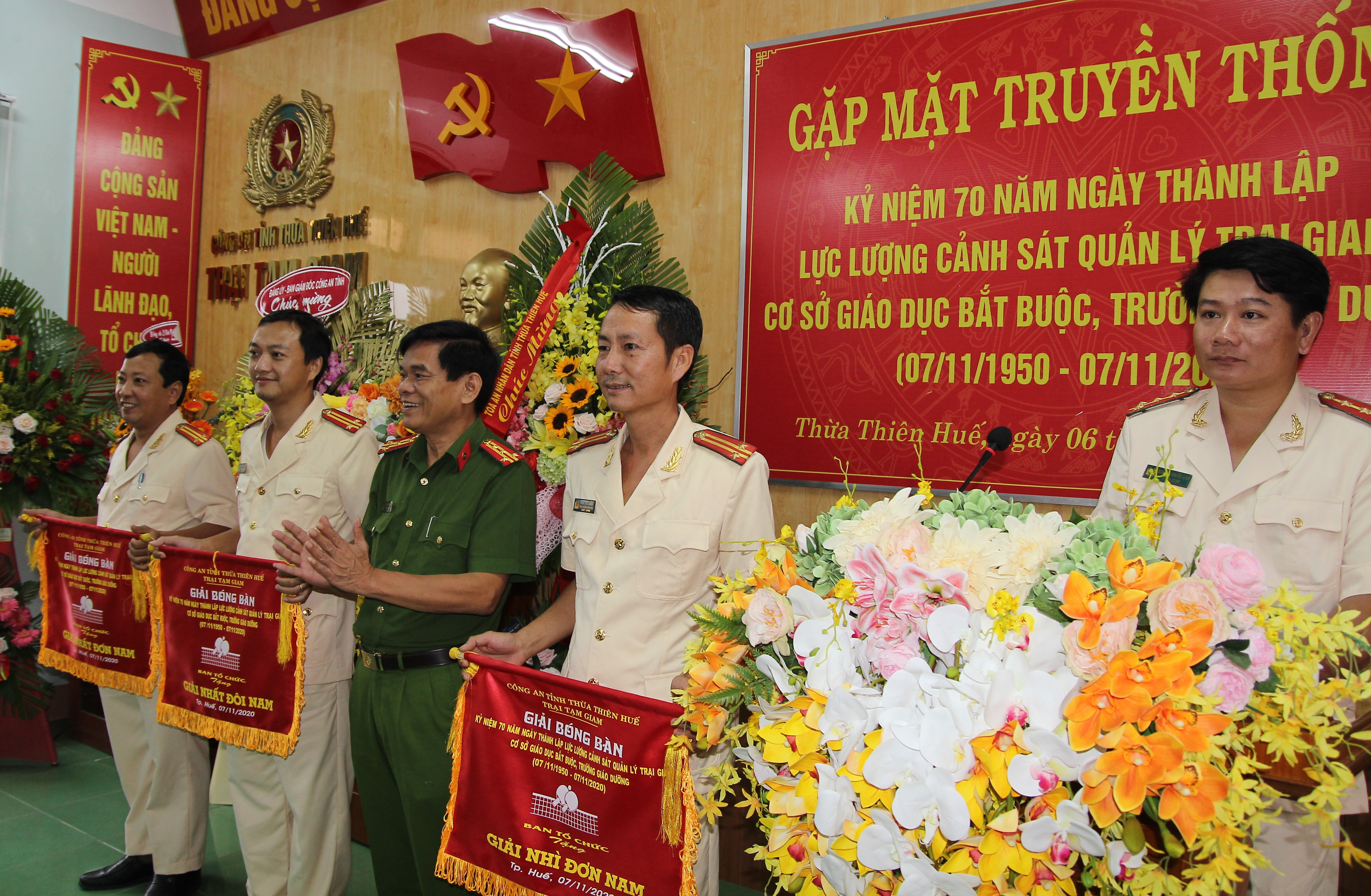 Gặp mặt truyền thống 70 năm Ngày thành lập lực lượng Cảnh sát quản lý trại giam