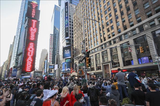 Mỹ Hàng nghìn người xuống đường ăn mừng chiến thắng của ông Joe Biden