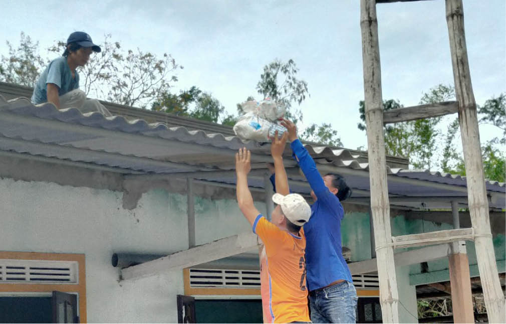 Giúp dân sửa nhà, hỗ trợ sinh kế