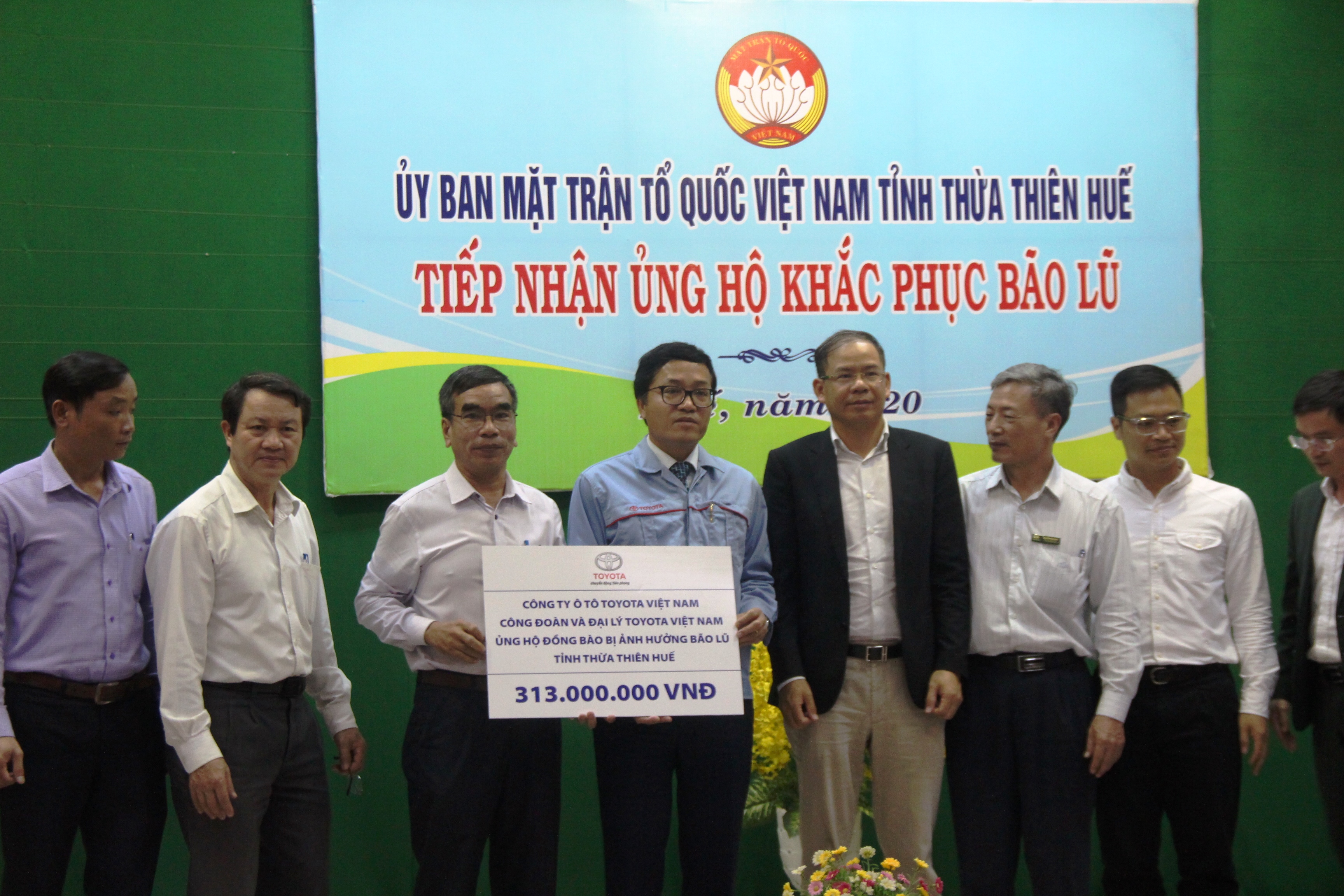 Toyota Việt Nam ủng hộ hơn 300 triệu đồng khắc phục lũ lụt