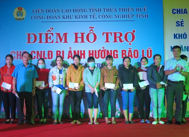 1,000 gifts given to union members and workers