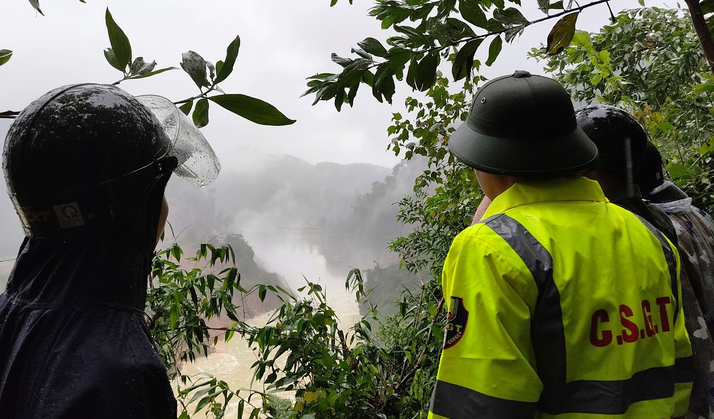 Giám sát 24 24 việc xả lũ ở nhà máy thủy điện Thượng Nhật