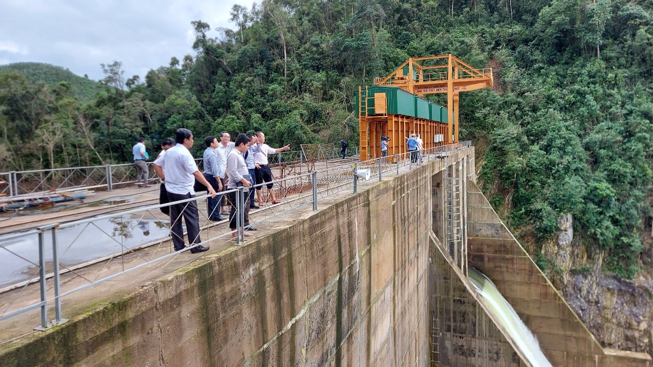 Đoàn công tác Bộ Công Thương kiểm tra Thủy điện Thượng Nhật