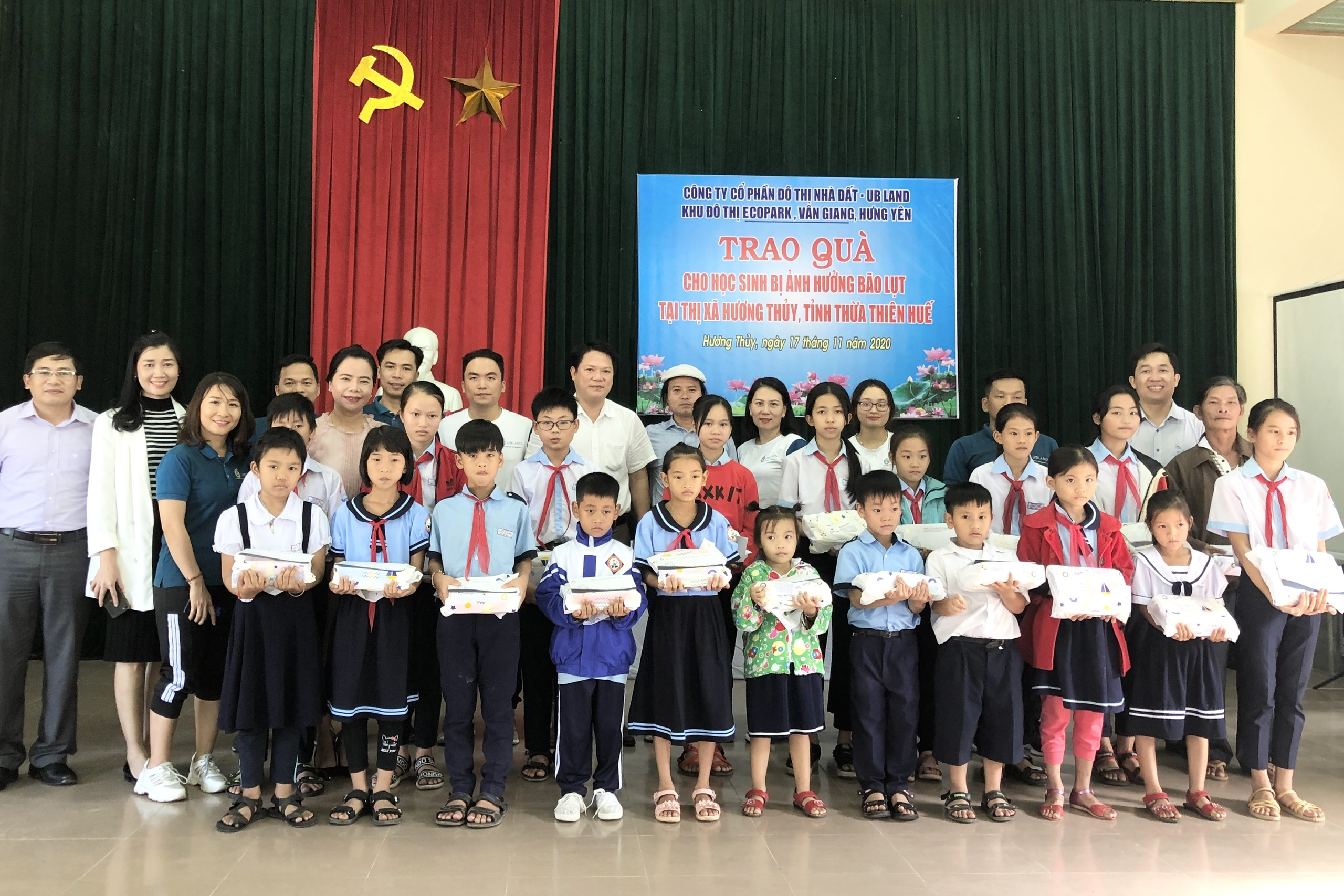 Tiếp sức cho học sinh nghèo