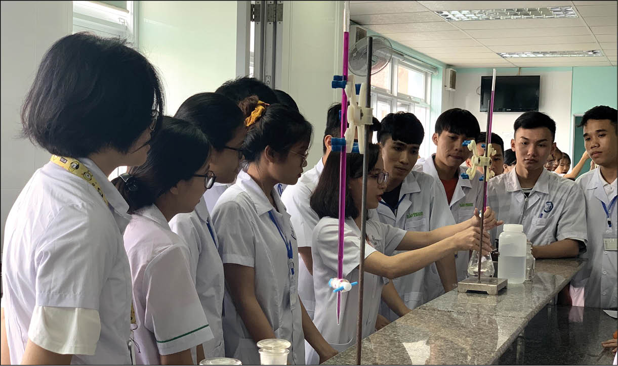 “Sâu y lý - giàu y đức - giỏi y thuật”