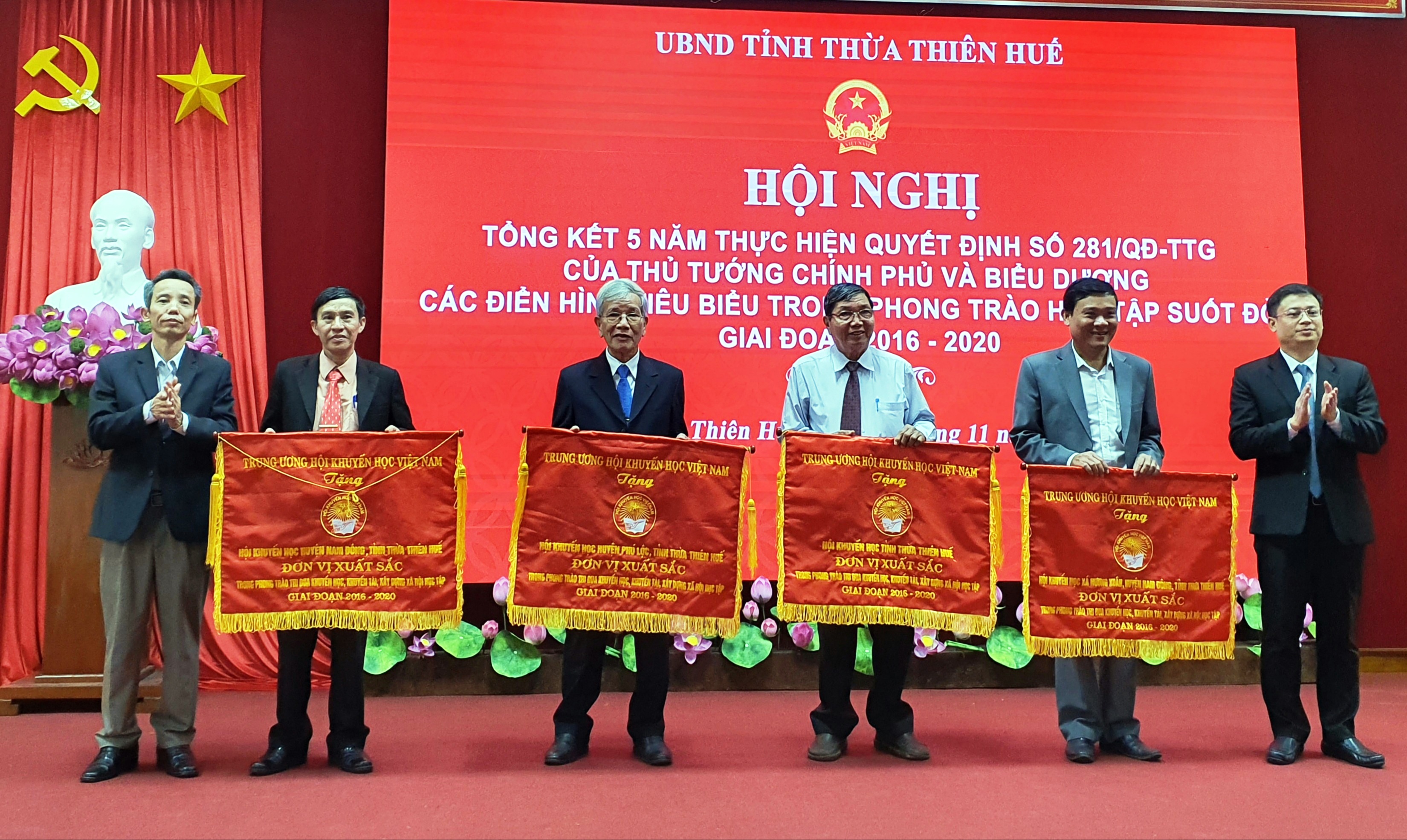 Tuyên dương 19 cá nhân, tập thể trong phong trào học tập suốt đời