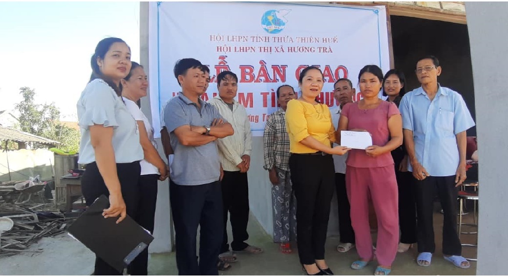 Bàn giao nhà “Mái ấm tình thương” cho hội viên phụ nữ nghèo