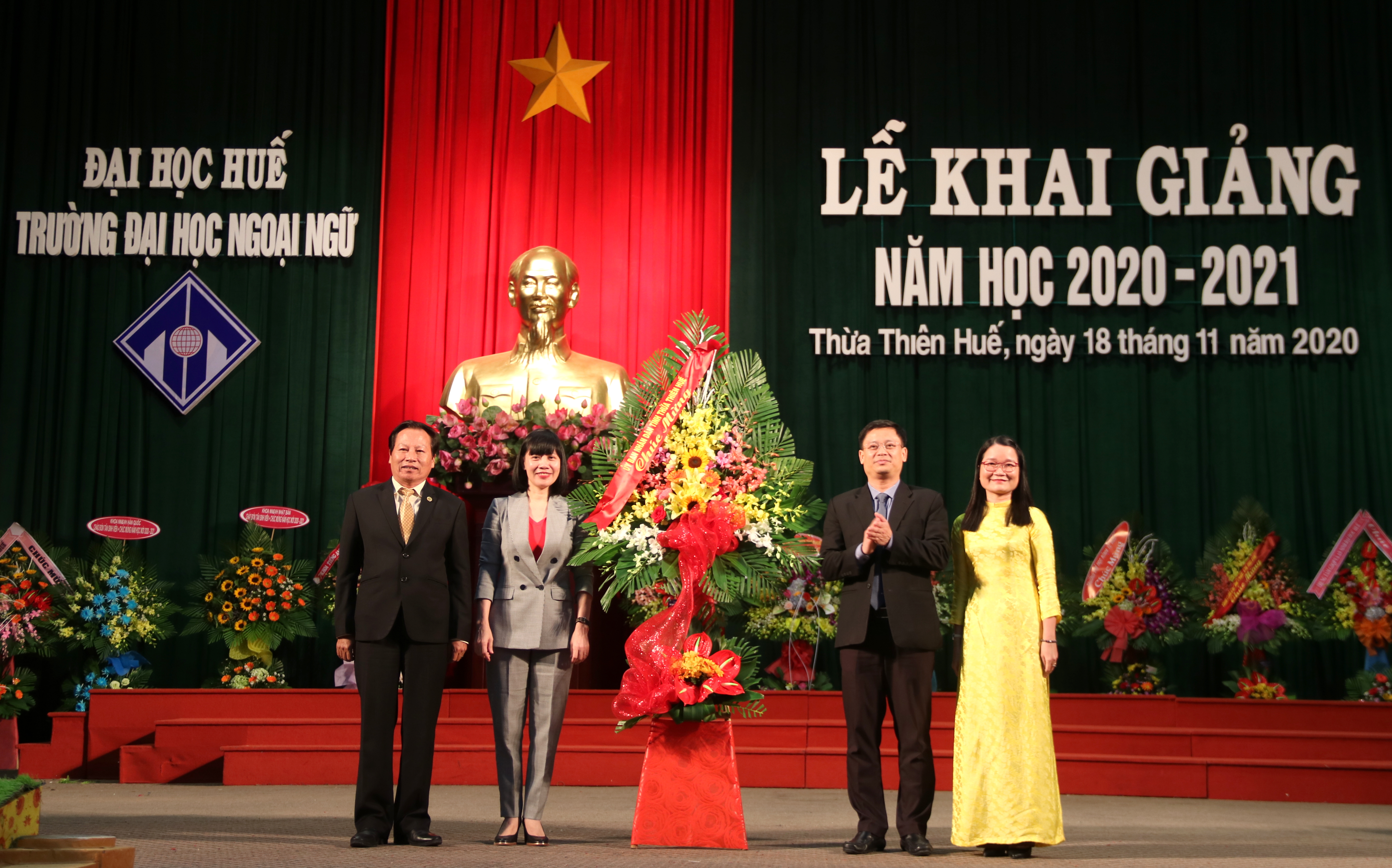 Hơn 1 800 tân sinh viên Trường đại học Ngoại ngữ bước vào năm học mới