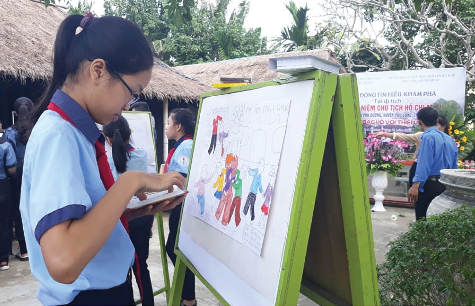 Trang bị kiến thức, nuôi dưỡng yêu thương