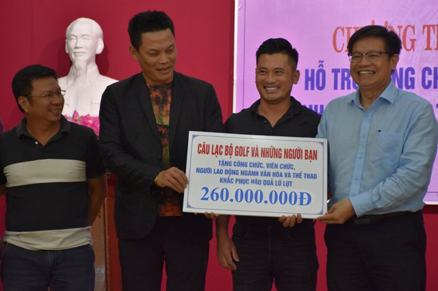Trao 260 triệu đồng cho cán bộ, người lao động ngành văn hóa và thể thao