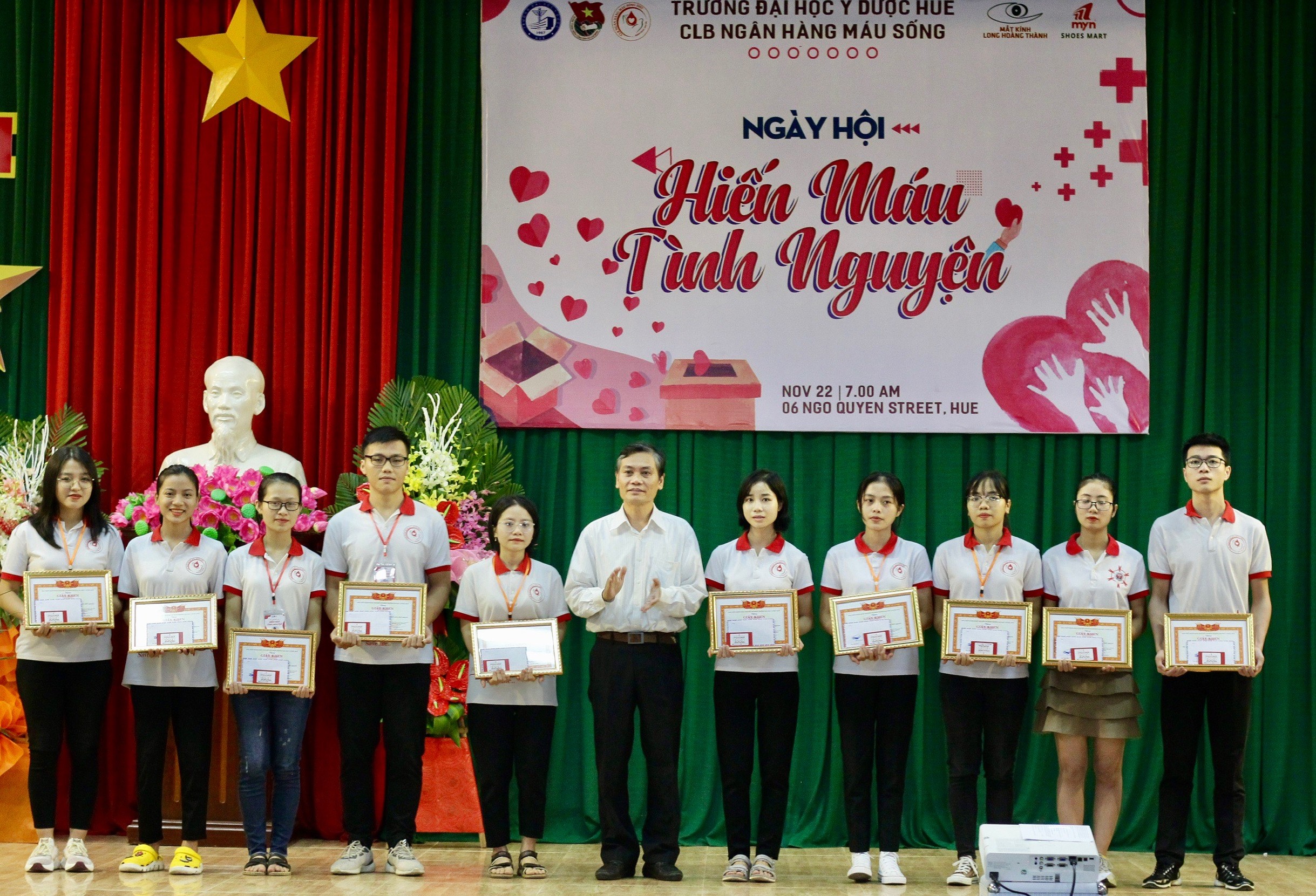 500 sinh viên Trường đại học Y Dược hiến máu tình nguyện