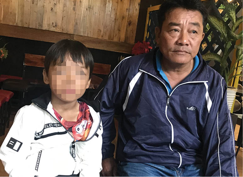 Cháu Phát mong lớn lên không bị dị tật