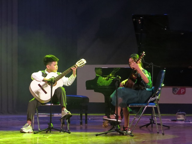 Ươm mầm đam mê với piano, guitar