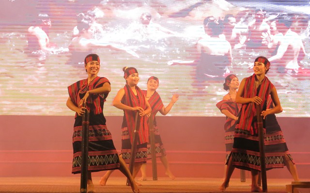 Trình diễn bản sắc văn hóa của mỗi địa phương