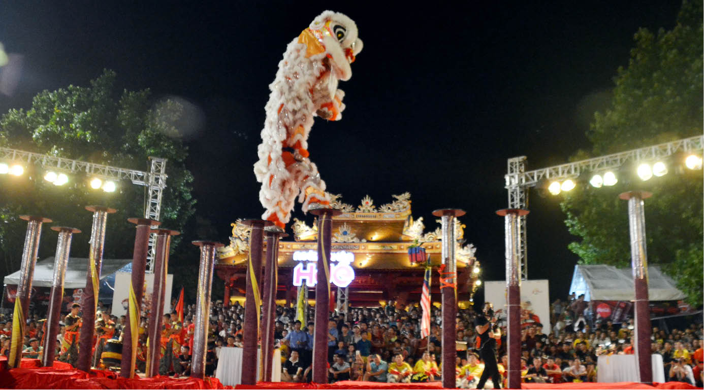 Thời cơ  thách thức – kỳ 1 Đơn điệu dịch vụ, thành phố yên ắng sau 10 giờ đêm