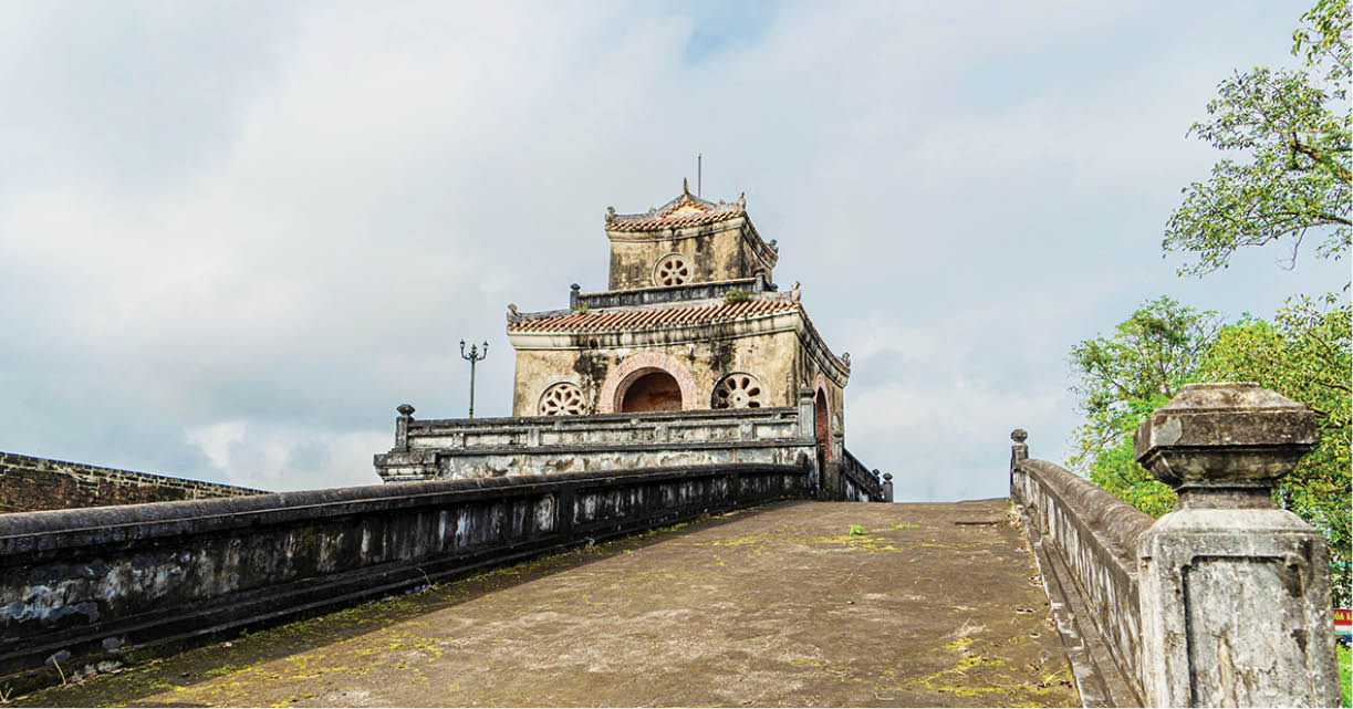 The view of Nha Do Gate in the rain