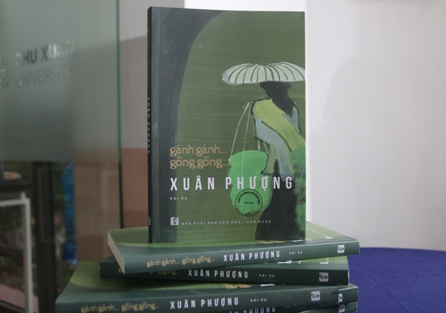 Giao lưu với tác giả cuốn hồi ký “Gánh gánh gồng gồng”