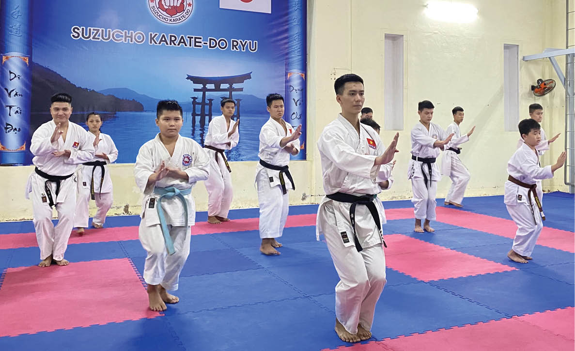 Võ sư trẻ người Huế làm trọng tài Karate Quốc gia