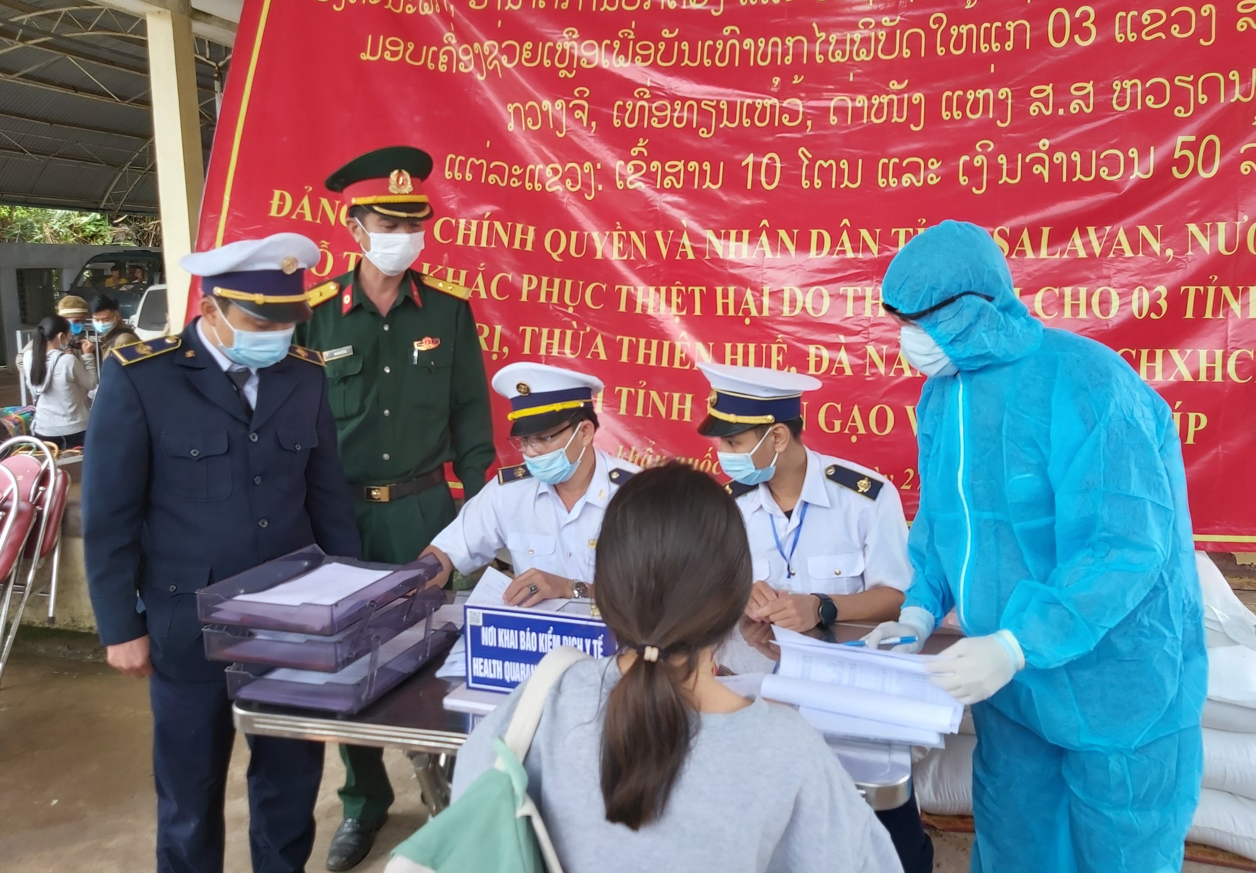 Tiếp nhận hơn 50 học sinh Lào sang học tập