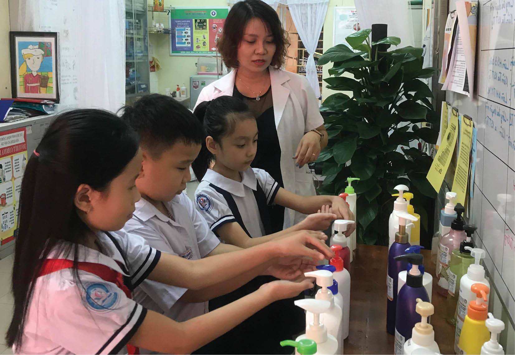 Bảo đảm sức khỏe cho học sinh thời điểm giao mùa