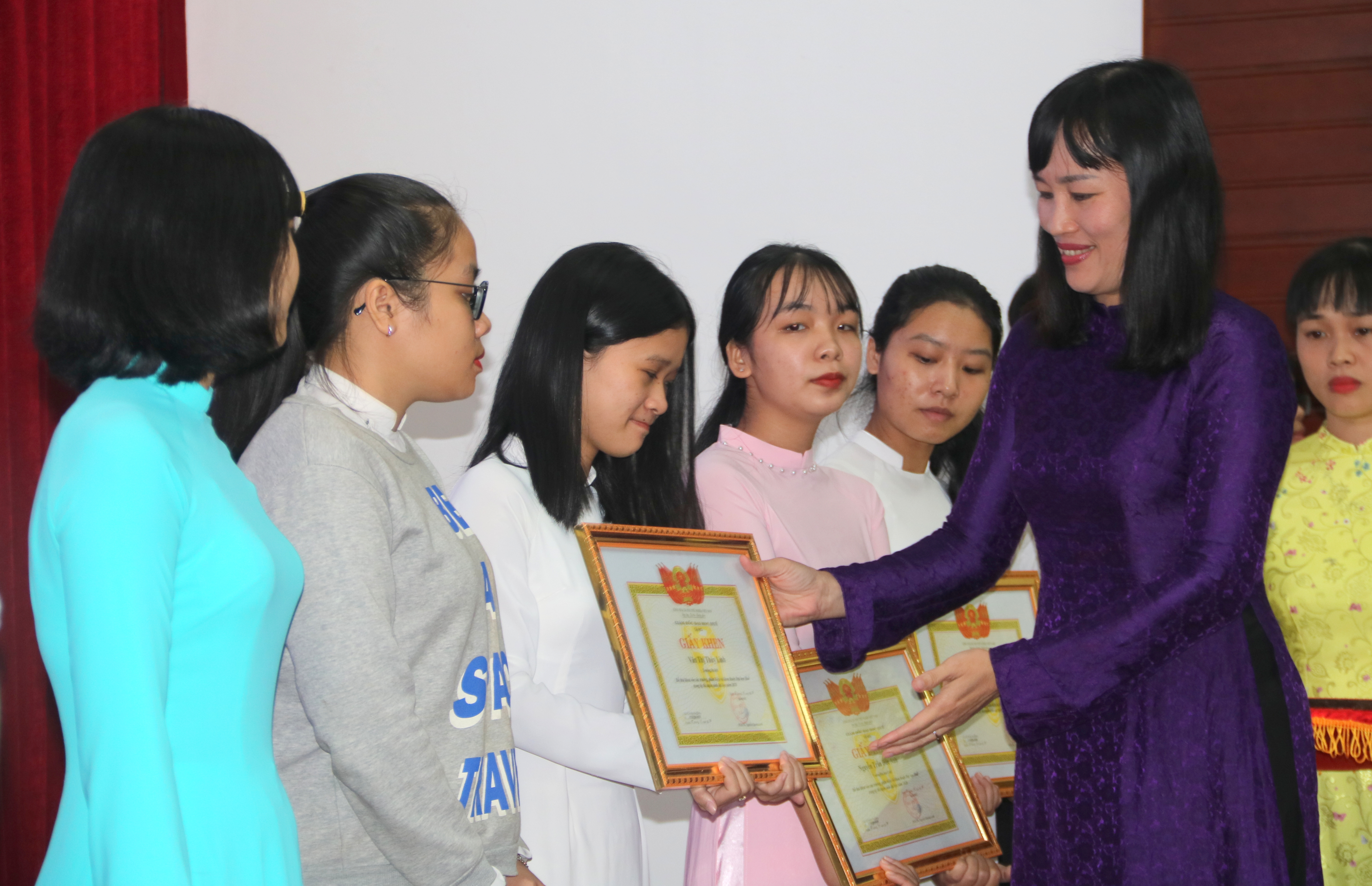 48 sinh viên được khen thưởng khuyến khích tài năng và tuyên dương