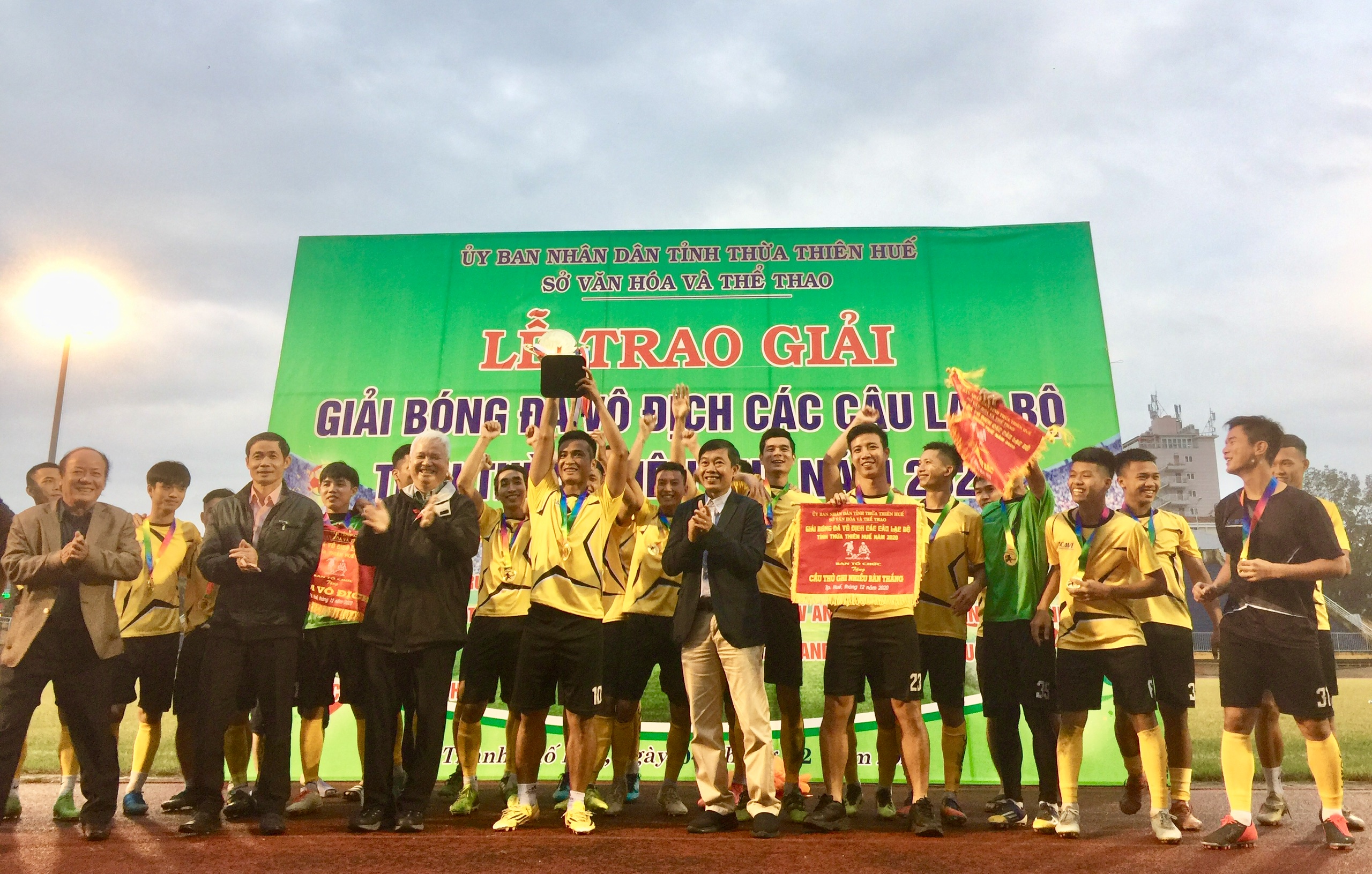 Scavi Huế thắng lớn tại giải bóng đá vô địch các CLB tỉnh