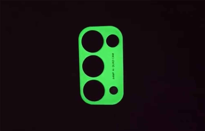 Smartphone đầu tiên thế giới có camera dạ quang