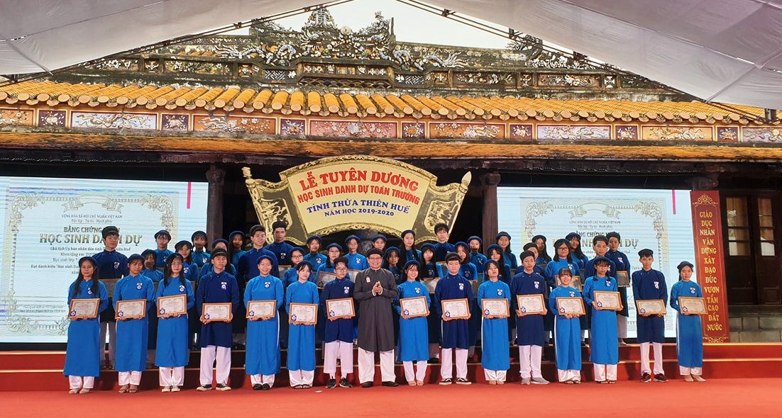 Honoring 367 students at Quoc Tu Giam